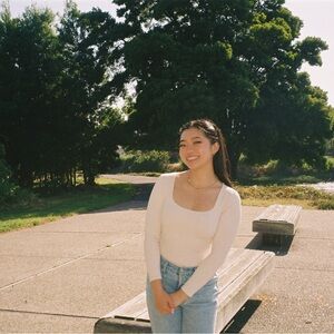 Meet your Posher, Hilary